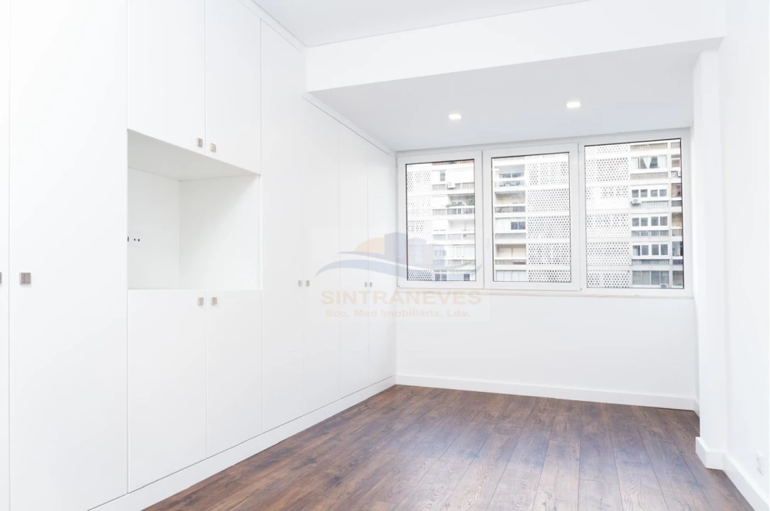 Apartamento T3 para Venda em Alvalade Foto 4
