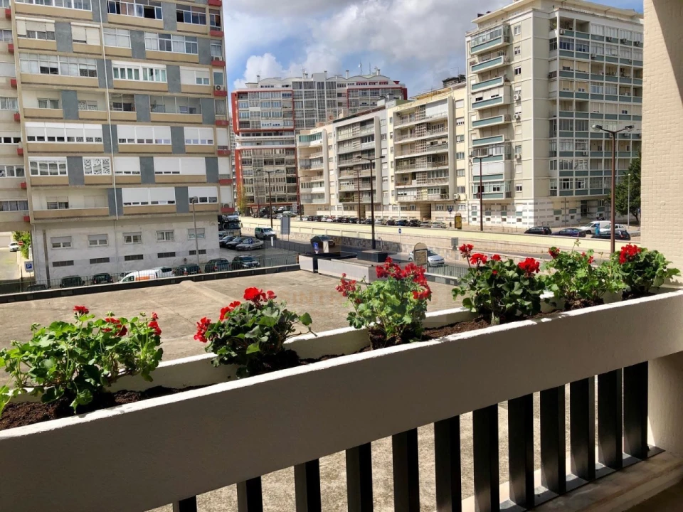 Apartamento T3 para Venda em Alvalade Foto 7