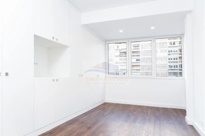 Apartamento T3 para Venda em Alvalade