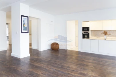 Apartamento T3 para Venda em Alvalade