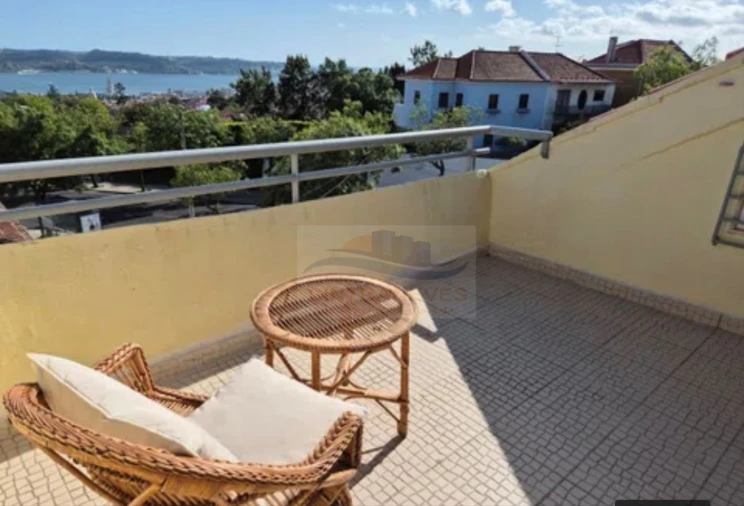 Moradia T4 para Venda em Ajuda