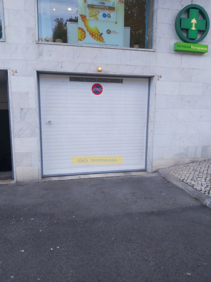 Garagem para Venda em Massamá e Monte Abraão