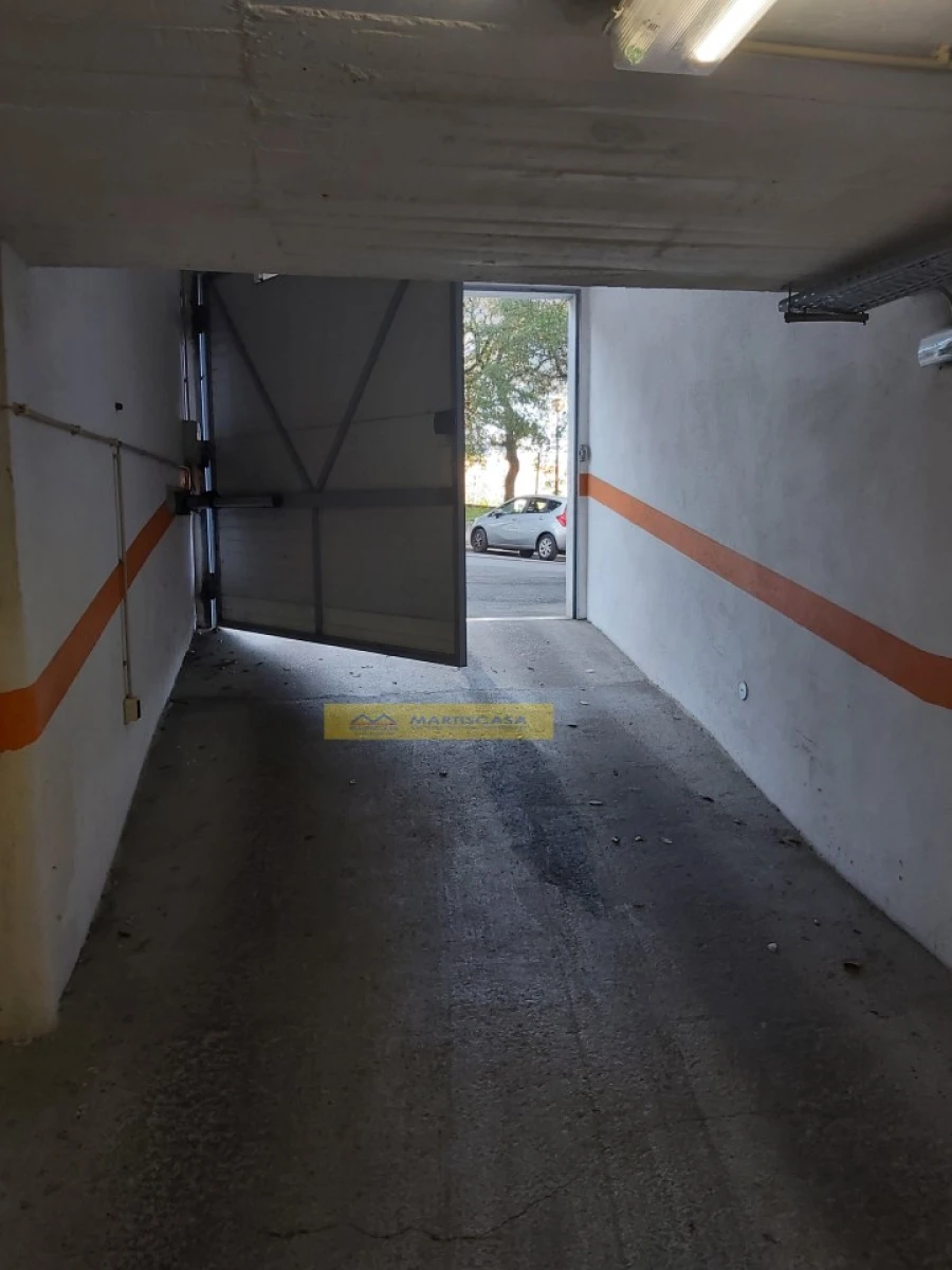 Garagem para Venda em Massamá e Monte Abraão Foto 2