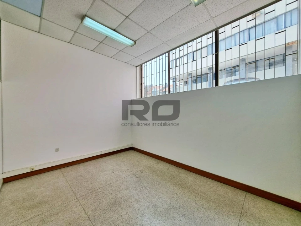 Loja para Arrendamento em Cedofeita, Santo Ildefonso, Sé, Miragaia, São Nicolau e Vitória Foto 8