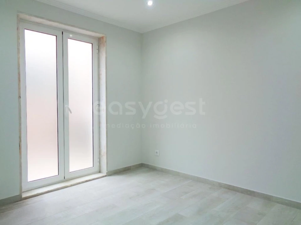 Apartamento T2 para Venda em Póvoa de Santo Adrião e Olival Basto Foto 1