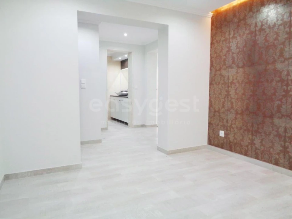 Apartamento T2 para Venda em Póvoa de Santo Adrião e Olival Basto Foto 7