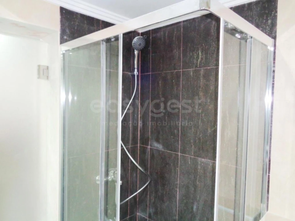 Apartamento T2 para Venda em Póvoa de Santo Adrião e Olival Basto Foto 9