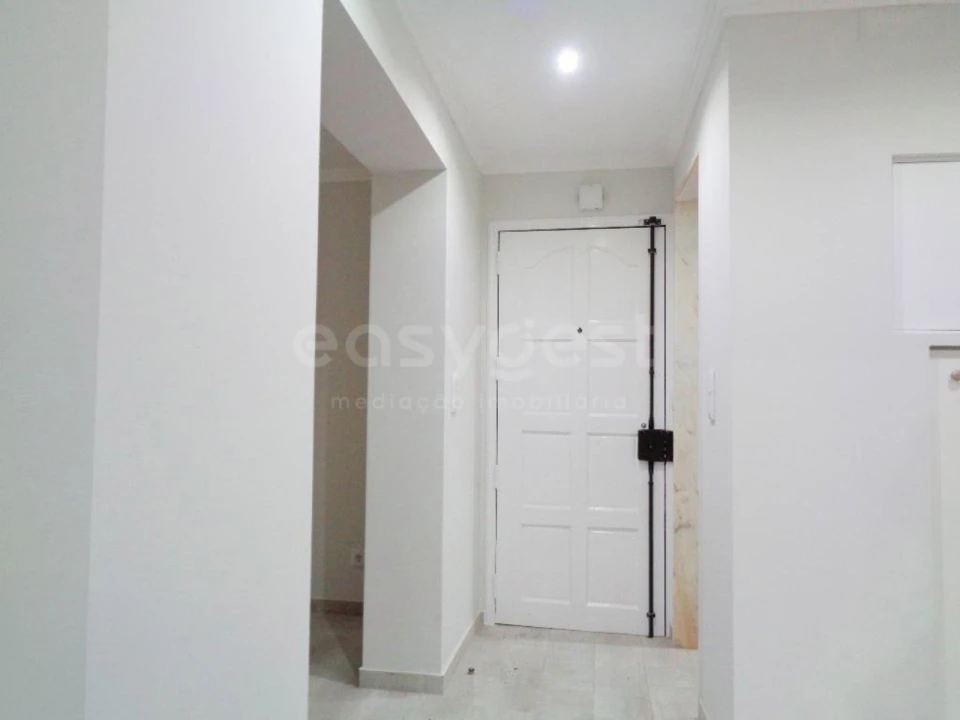 Apartamento T2 para Venda em Póvoa de Santo Adrião e Olival Basto Foto 11