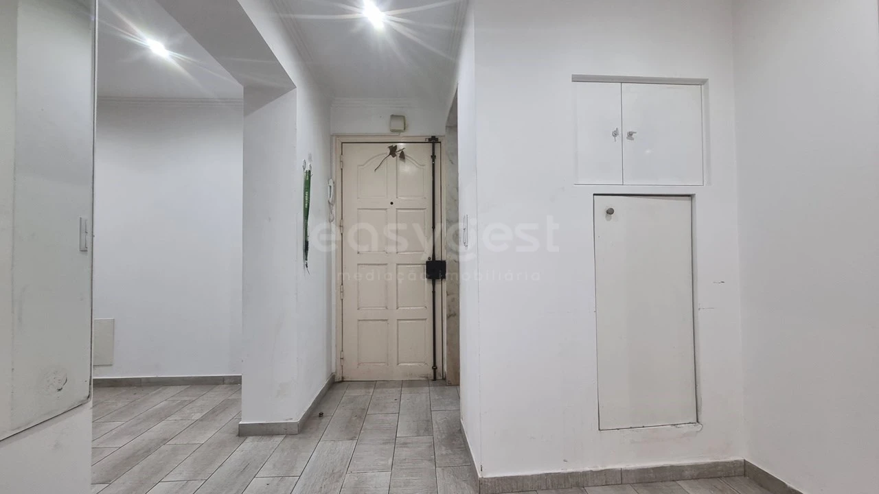 Apartamento T2 para Venda em Póvoa de Santo Adrião e Olival Basto Foto 3