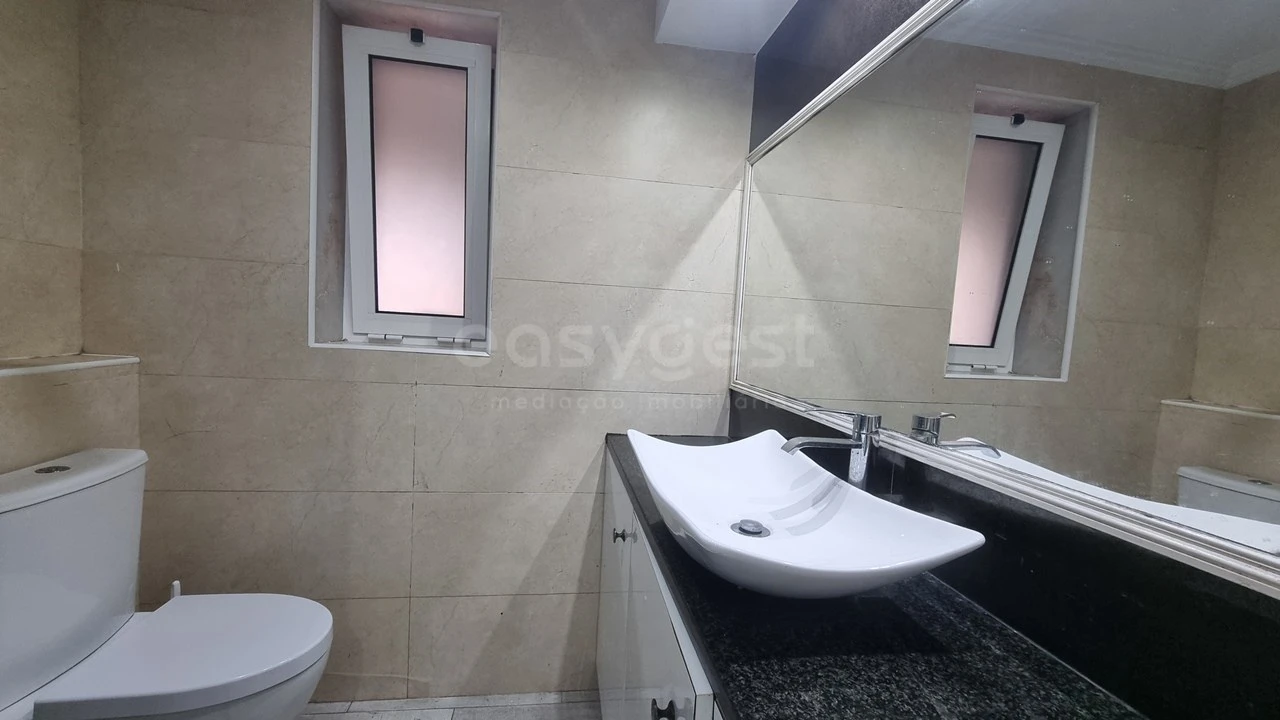 Apartamento T2 para Venda em Póvoa de Santo Adrião e Olival Basto Foto 4