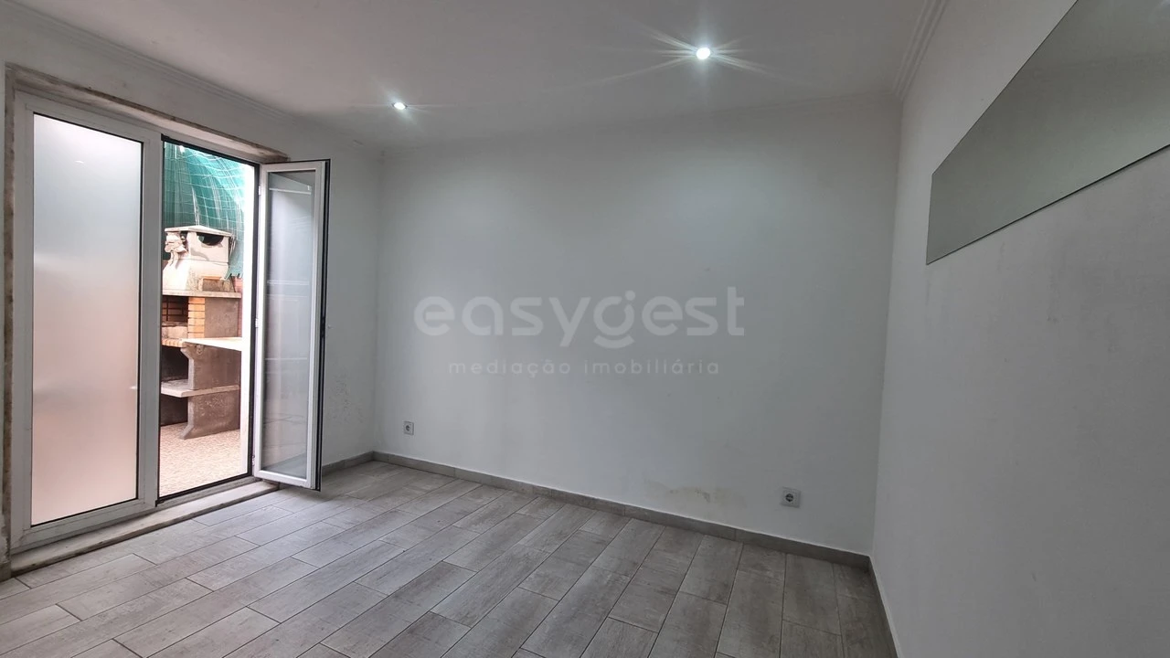 Apartamento T2 para Venda em Póvoa de Santo Adrião e Olival Basto Foto 6