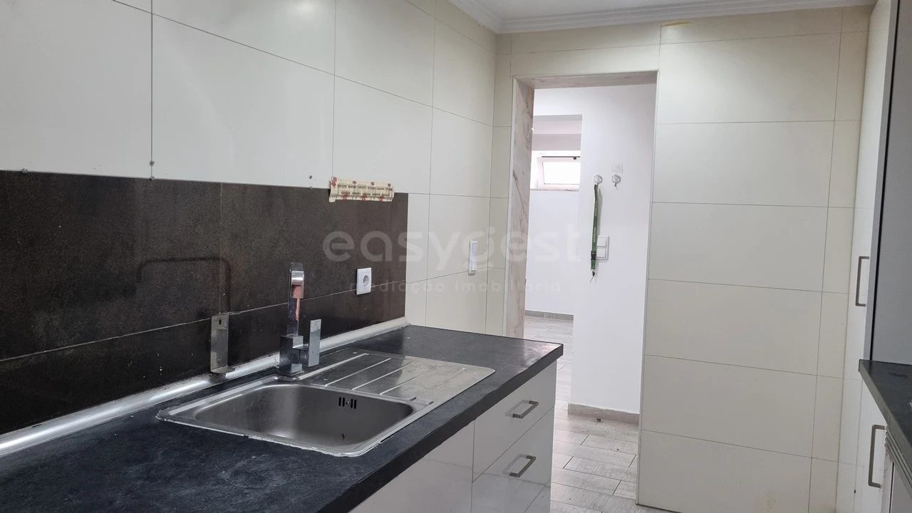Apartamento T2 para Venda em Póvoa de Santo Adrião e Olival Basto Foto 9
