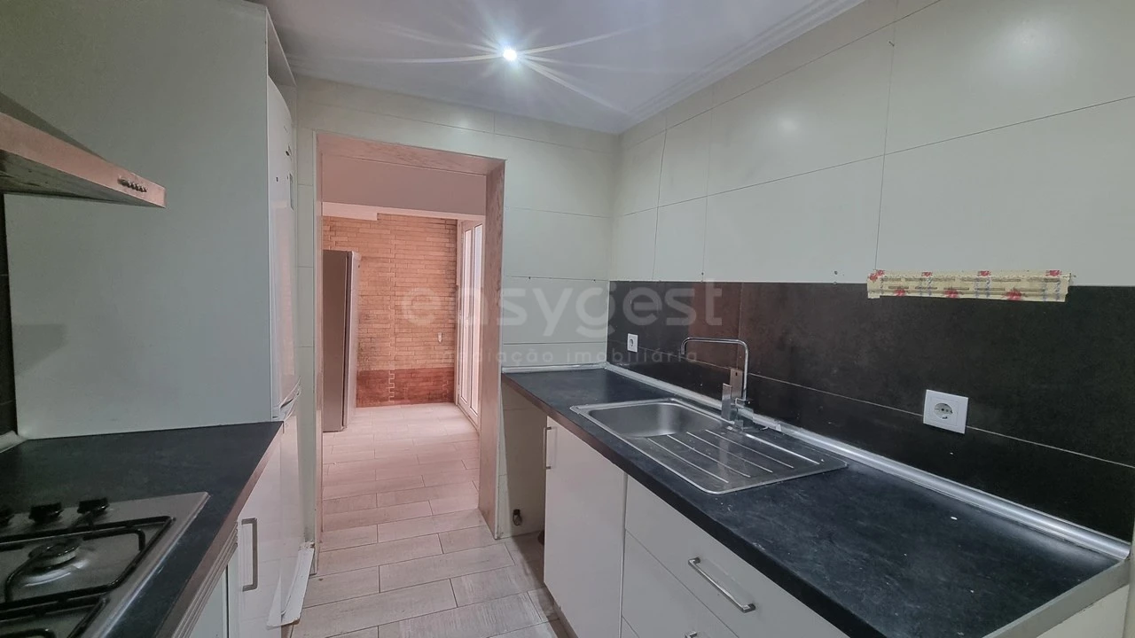 Apartamento T2 para Venda em Póvoa de Santo Adrião e Olival Basto Foto 13