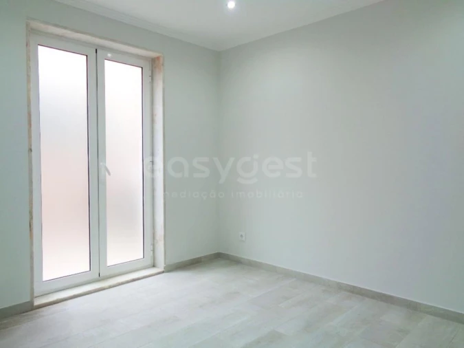 Apartamento T2 para Venda em Póvoa de Santo Adrião e Olival Basto Foto 1