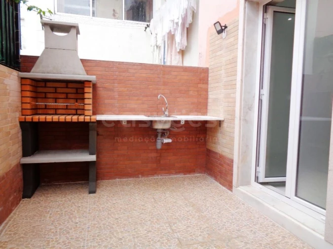 Apartamento T2 para Venda em Póvoa de Santo Adrião e Olival Basto Foto 2