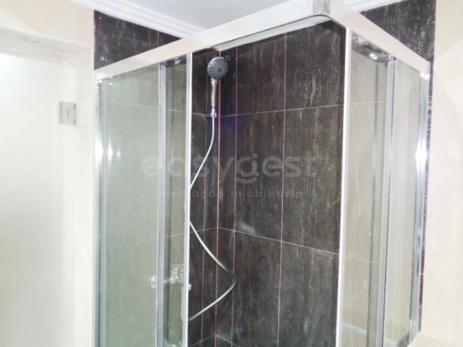 Apartamento T2 para Venda em Póvoa de Santo Adrião e Olival Basto Foto 9