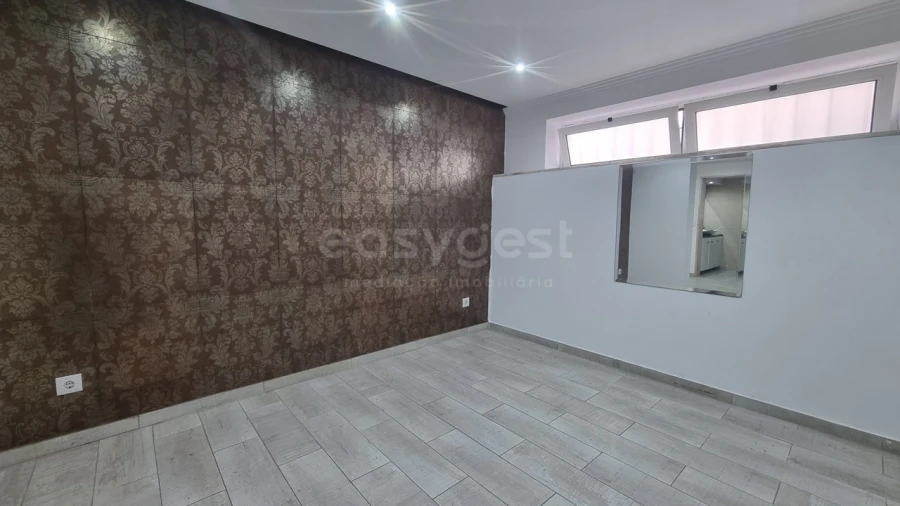 Apartamento T2 para Venda em Póvoa de Santo Adrião e Olival Basto Foto 1