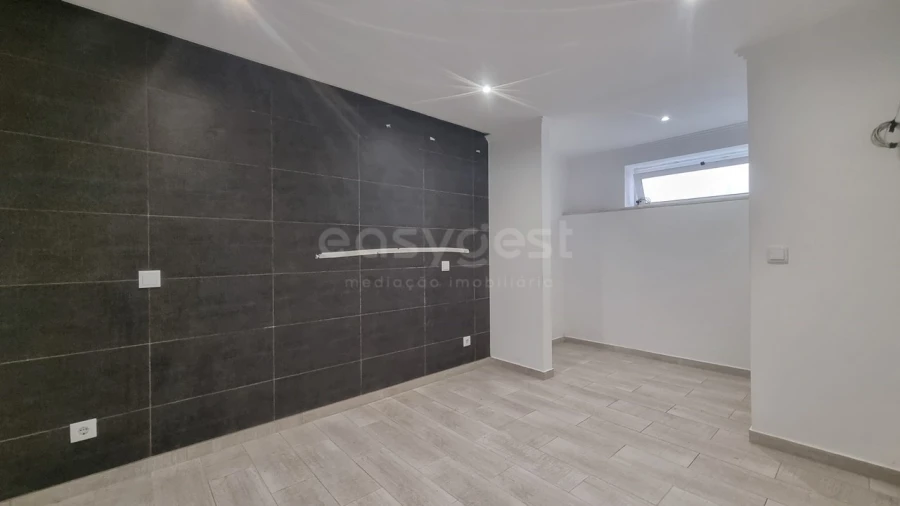 Apartamento T2 para Venda em Póvoa de Santo Adrião e Olival Basto Foto 2