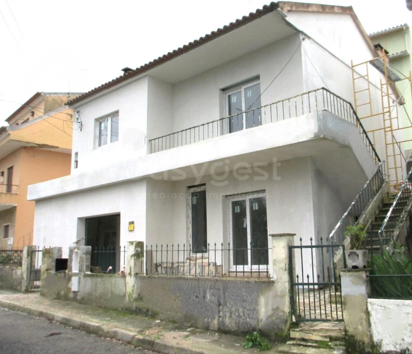 Moradia T4 para Venda em Santa Maria, São Pedro e Matacães Foto 1