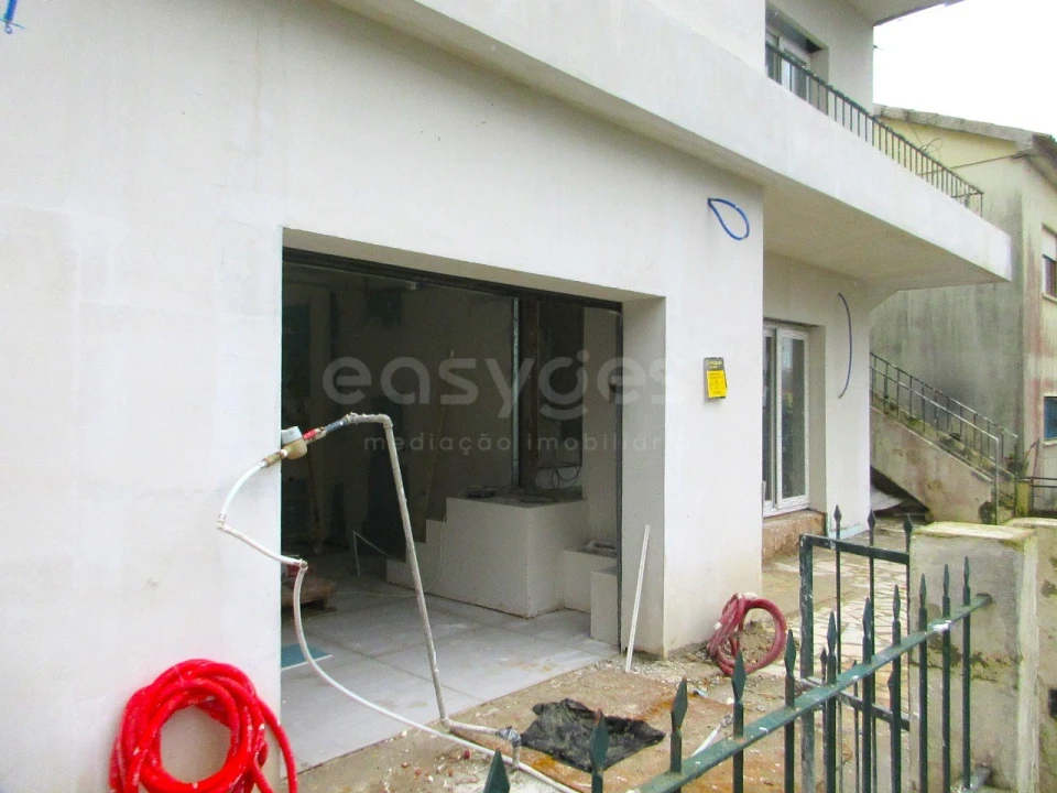 Moradia T4 para Venda em Santa Maria, São Pedro e Matacães Foto 3