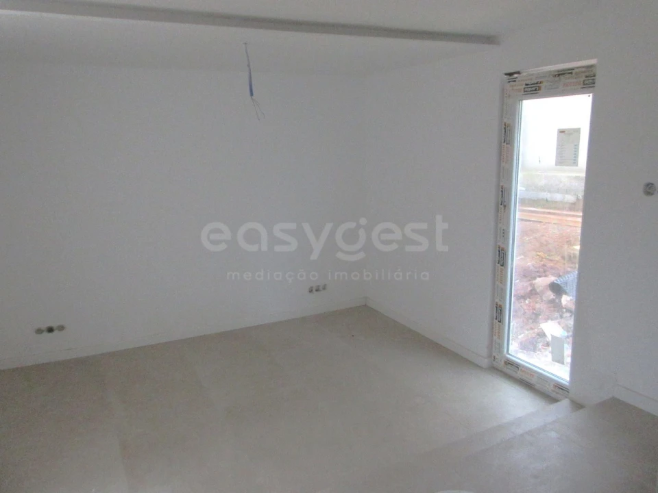 Moradia T4 para Venda em Santa Maria, São Pedro e Matacães Foto 8