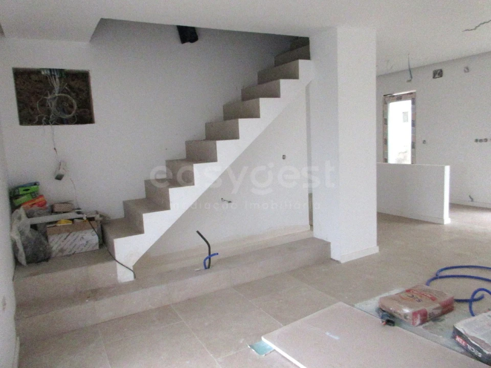 Moradia T4 para Venda em Santa Maria, São Pedro e Matacães Foto 13