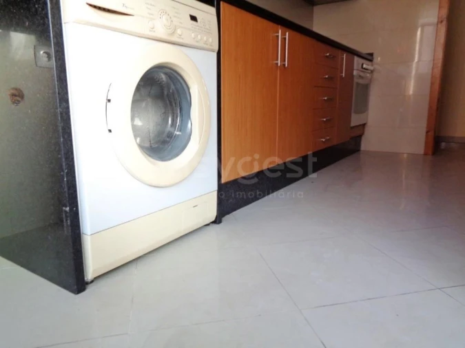 Apartamento T2 para Venda em Póvoa de Santo Adrião e Olival Basto Foto 9