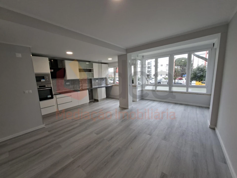 Apartamento T2 para Venda em Oeiras e São Julião da Barra, Paço de Arcos e Caxias Foto 1
