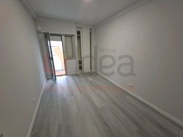 Apartamento T2 para Venda em Oeiras e São Julião da Barra, Paço de Arcos e Caxias
