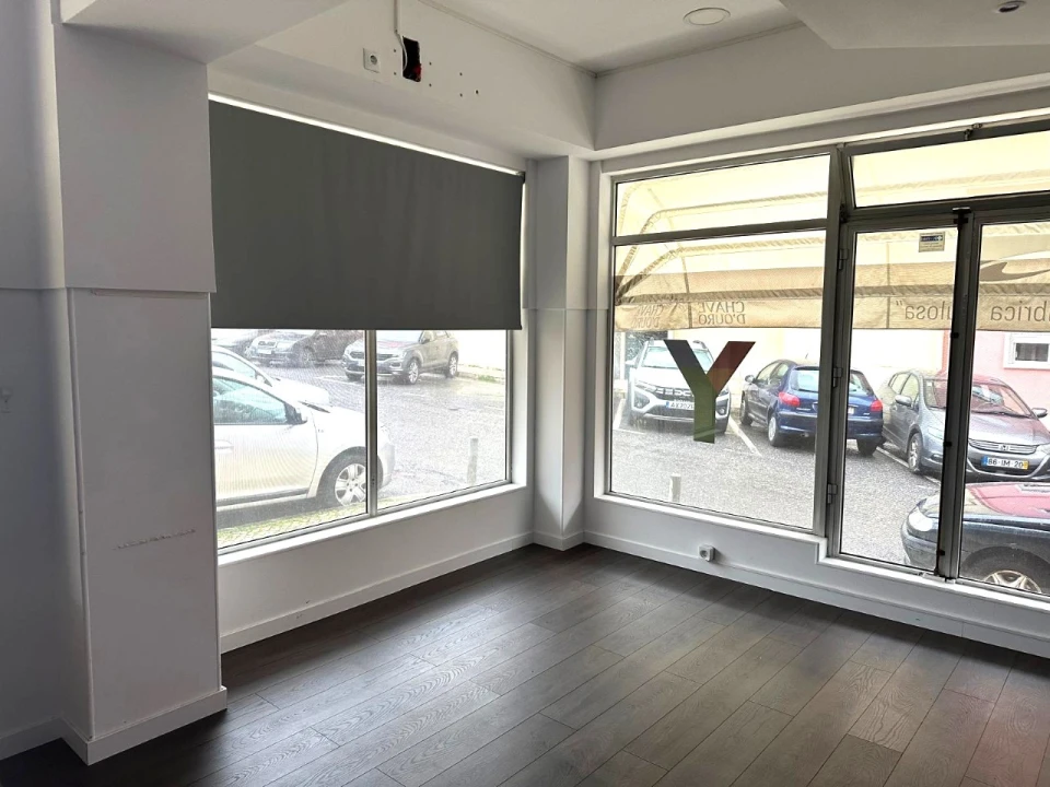 Loja para Arrendamento em Águas Livres Foto 1