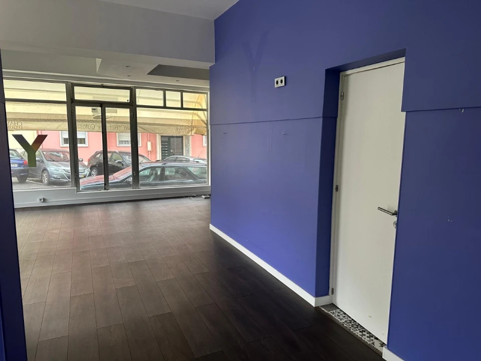 Loja para Arrendamento em Águas Livres Foto 2