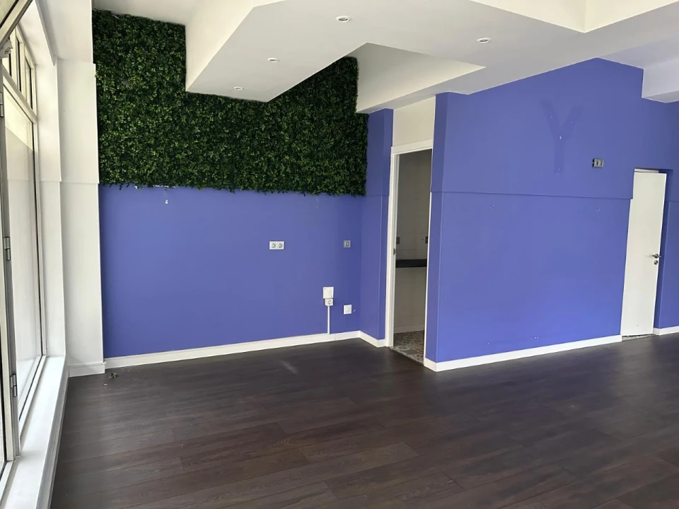 Loja para Arrendamento em Águas Livres Foto 5