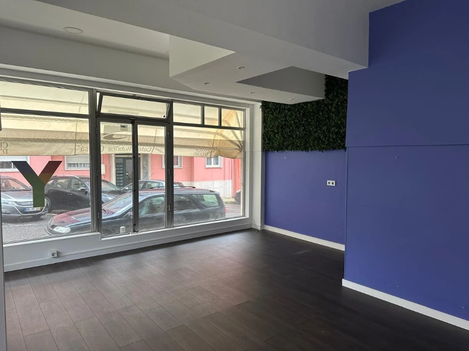 Loja para Arrendamento em Águas Livres Foto 6