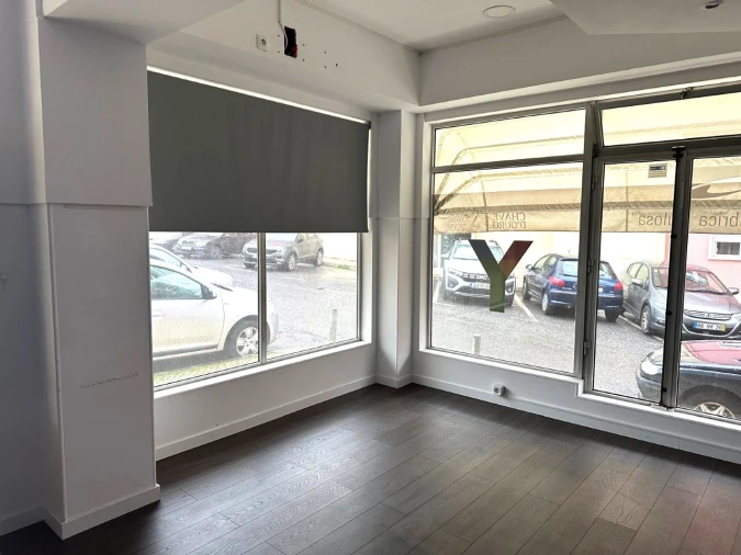 Loja para Arrendamento em Águas Livres Foto 1