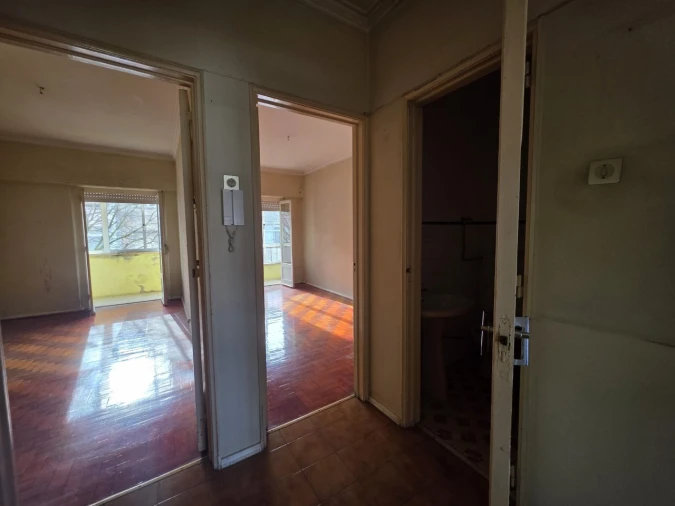 Apartamento T2 para Venda em Benfica Foto 2