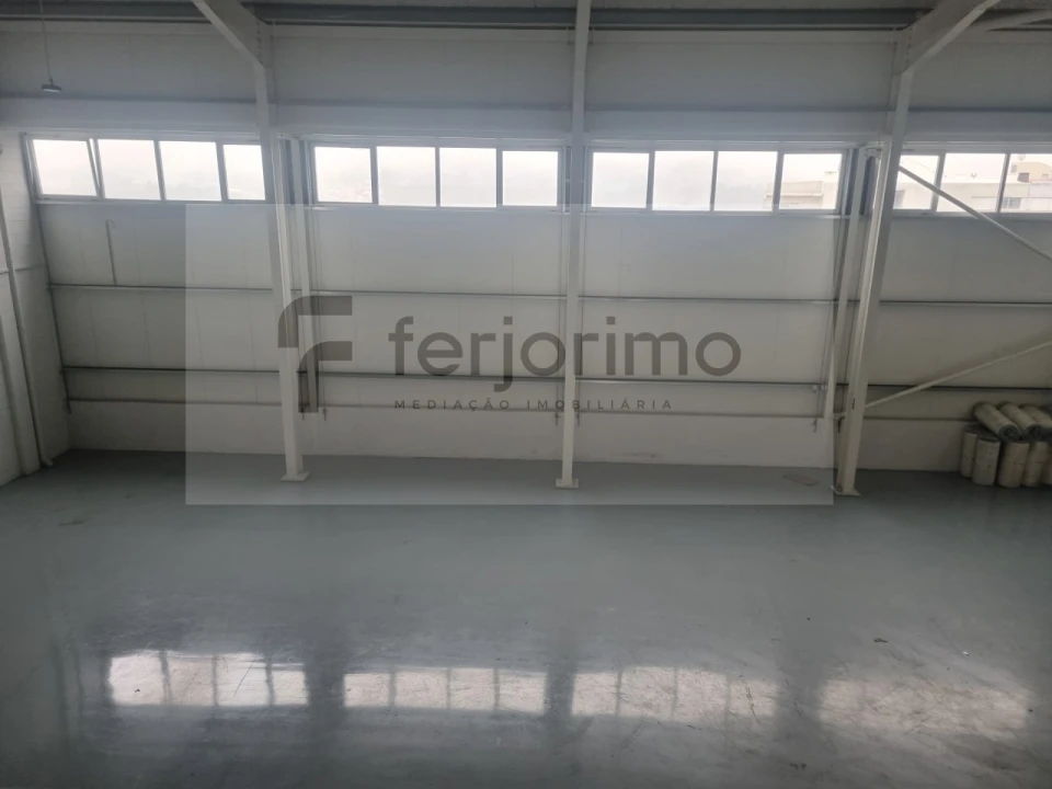Armazém para Arrendamento em Azurem Foto 3