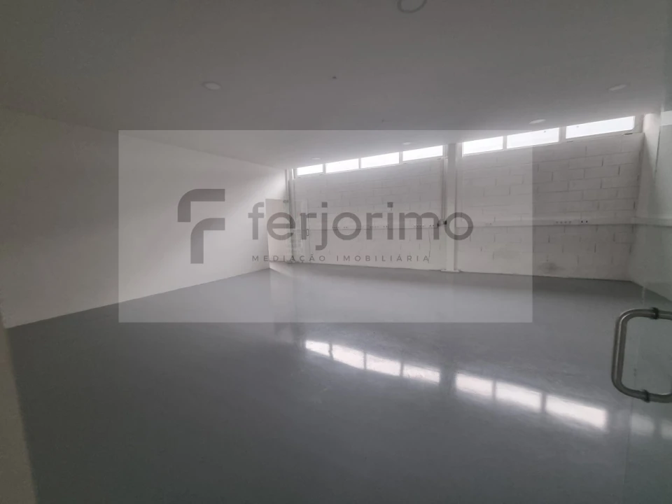 Armazém para Arrendamento em Azurem Foto 5