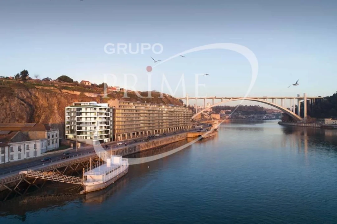 Apartamento T5 para Arrendamento em Lordelo do Ouro e Massarelos Foto 1