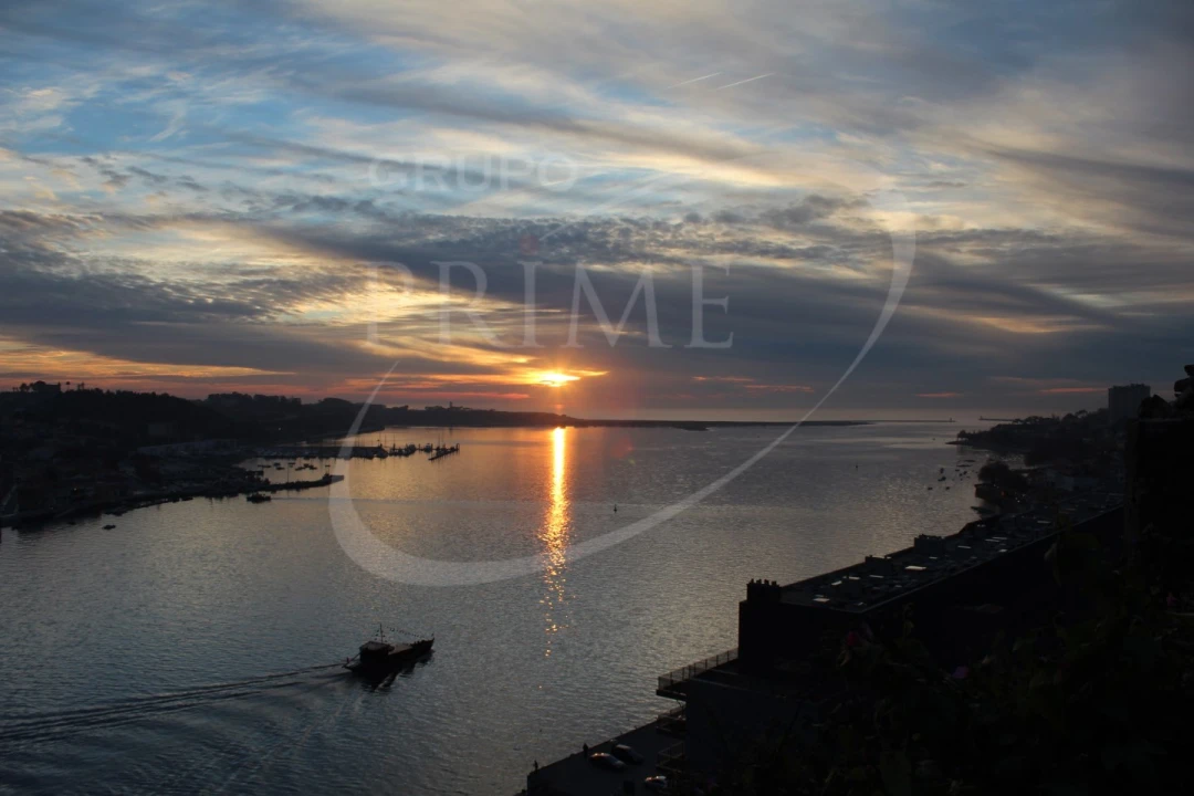 Apartamento T5 para Arrendamento em Lordelo do Ouro e Massarelos Foto 3