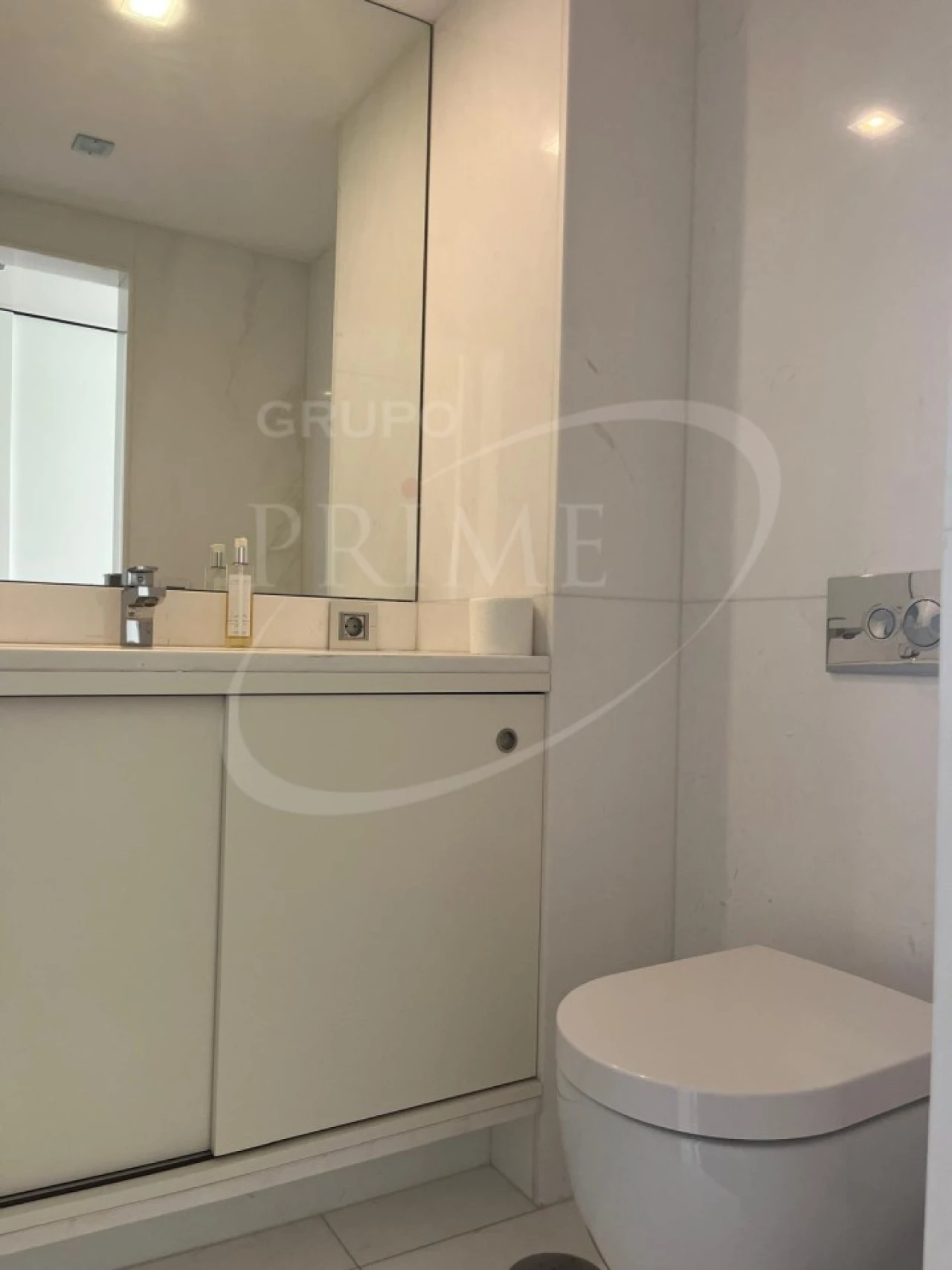 Apartamento T5 para Arrendamento em Lordelo do Ouro e Massarelos Foto 8