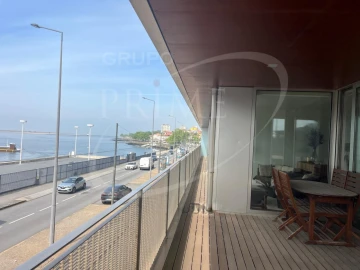 Apartamento T5 para Arrendamento em Lordelo do Ouro e Massarelos