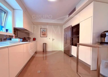 Apartamento T5 para Arrendamento em Lordelo do Ouro e Massarelos