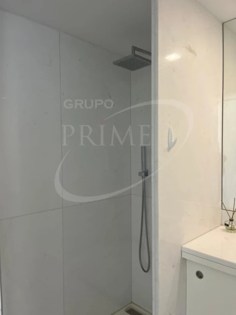 Apartamento T5 para Arrendamento em Lordelo do Ouro e Massarelos