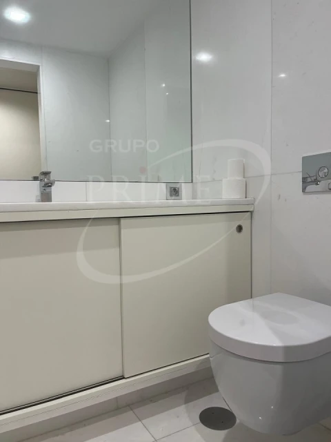 Apartamento T5 para Arrendamento em Lordelo do Ouro e Massarelos