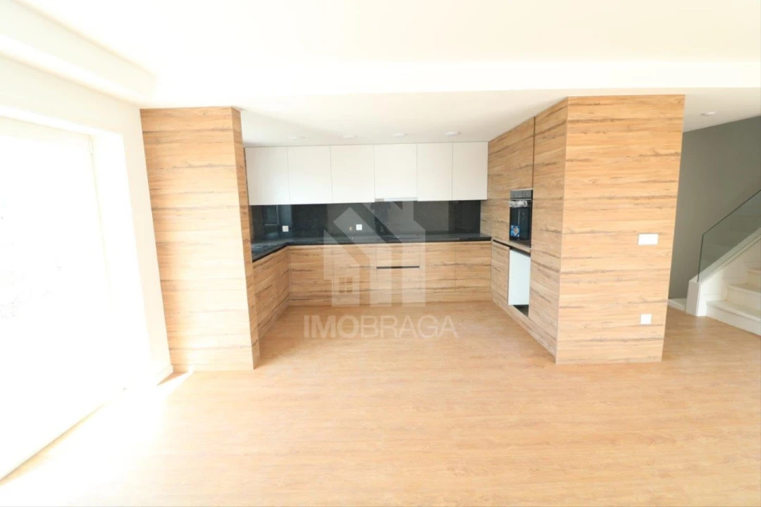 Apartamento T3 para Venda em Vila Verde e Barbudo Foto 5