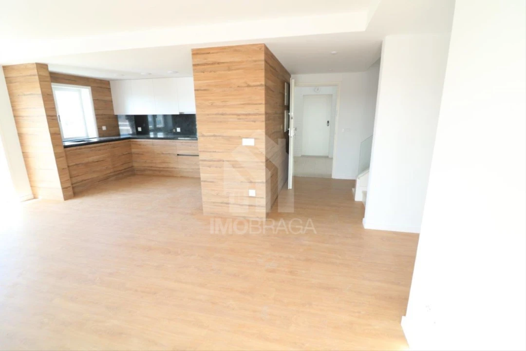 Apartamento T3 para Venda em Vila Verde e Barbudo Foto 8