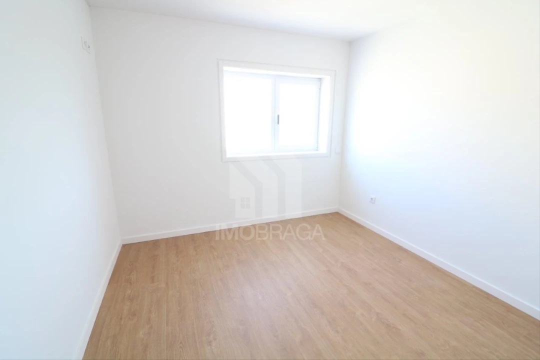 Apartamento T3 para Venda em Vila Verde e Barbudo Foto 16