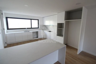 Moradia T4 para Venda em Ferreiros e Gondizalves