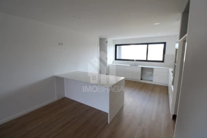 Moradia T4 para Venda em Ferreiros e Gondizalves
