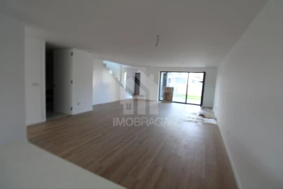 Moradia T4 para Venda em Ferreiros e Gondizalves